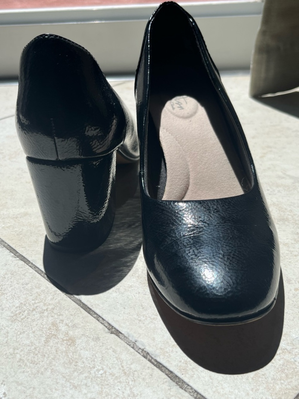 Classic Black Women's Block Heel Pumps Size 9 Black patten - Picture 11 of 11